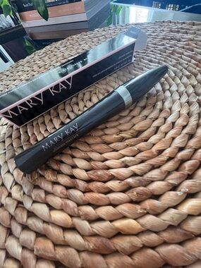 Mary Kay Ultimate Mascara in Black BNIB Never open